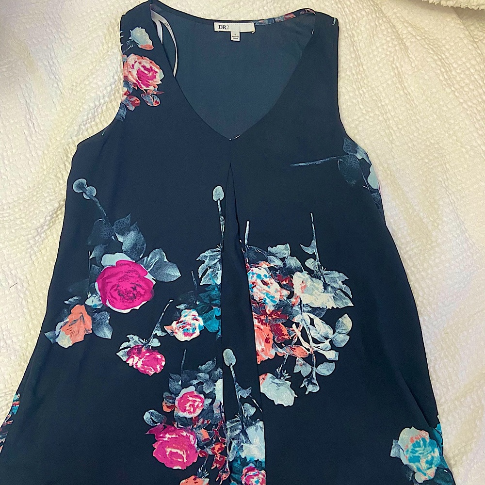 DR2 Blouse w/ flowers. Size Small